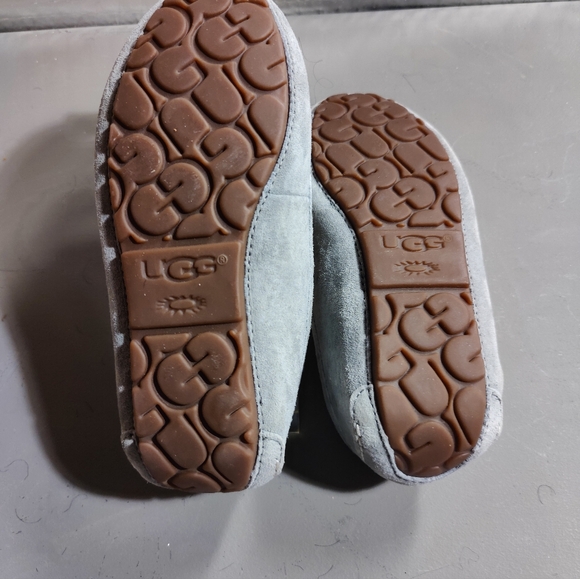 Uggs - Picture 2 of 7